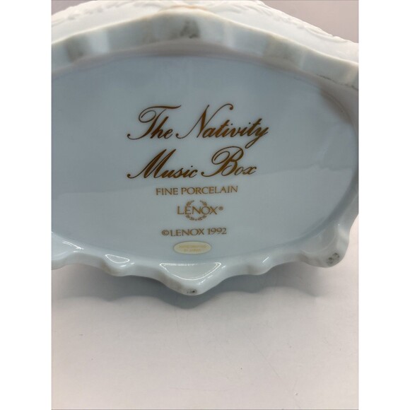 Music Box Lenox Nativity Away in A Manger Red Velvet Interior Japan Vintage - Picture 9 of 10